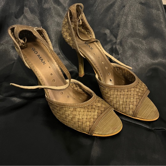 Never worn, Go Max bronze sandals, 7.5 - Picture 2 of 3